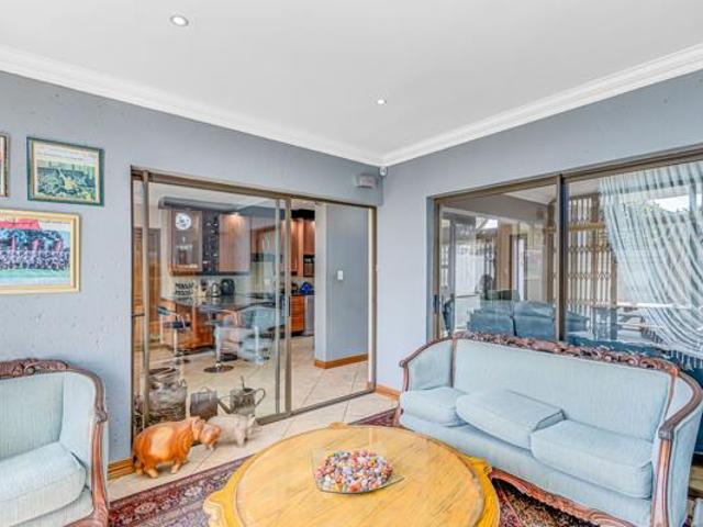 4 Bedroom Townhouse in Vanderbijlpark SE