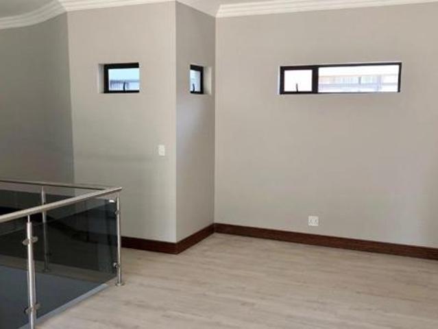 4 Bedroom Townhouse in Waterkloof