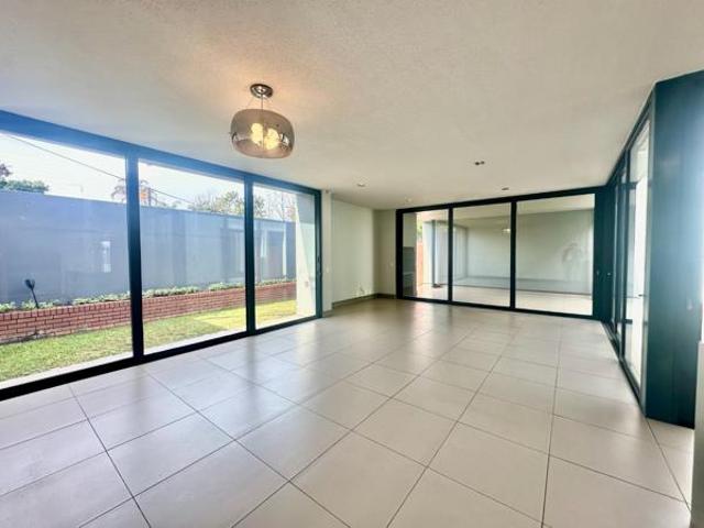 4 Bedroom Townhouse in Waterkloof