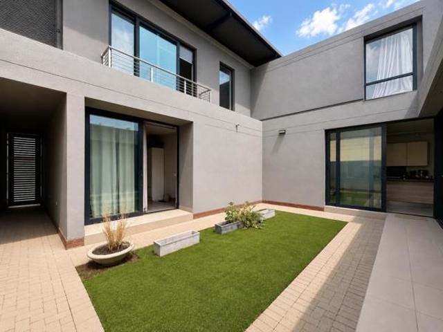 4 Bedroom Townhouse in Waterkloof