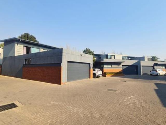 4 Bedroom Townhouse in Waterkloof Ridge