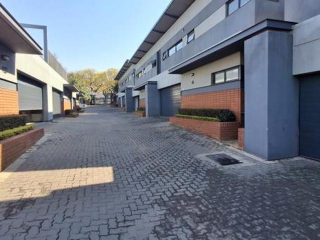 4 Bedroom Townhouse in Waterkloof Ridge