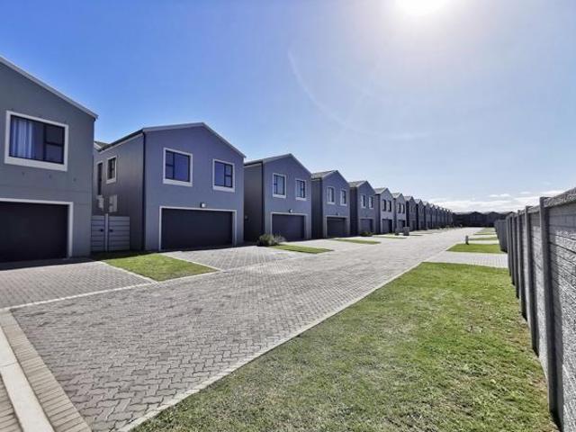 4 Bedroom Townhouse in Westbrook