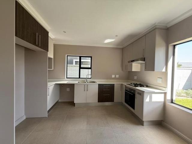 4 Bedroom Townhouse in Westbrook