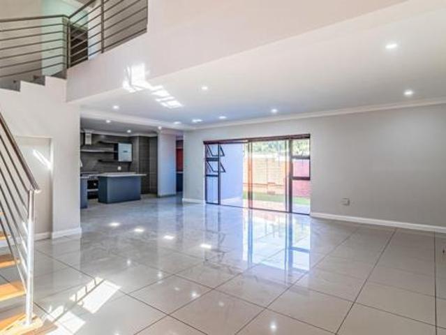 4 Bedroom Townhouse in Willowbrook