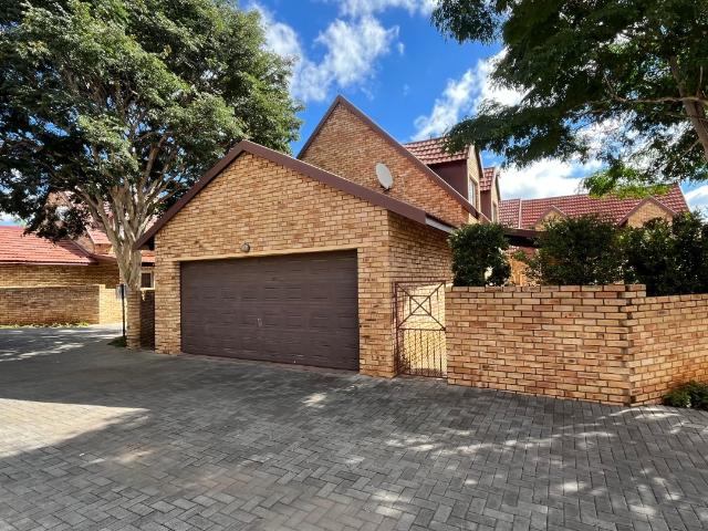 4 Bedroom Townhouse in Willowbrook