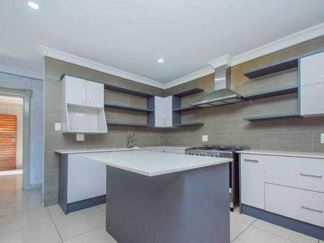 4 Bedroom Townhouse in Willowbrook