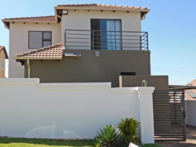 4 Bedroom Townhouse in Witpoortjie