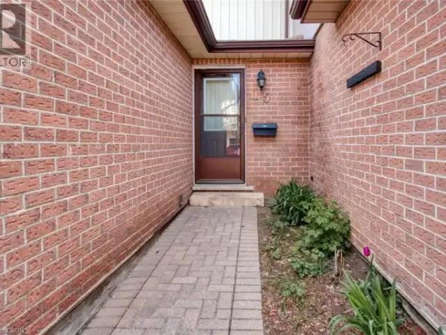 4 Bedroom Townhouse Kitchener ON 101910348