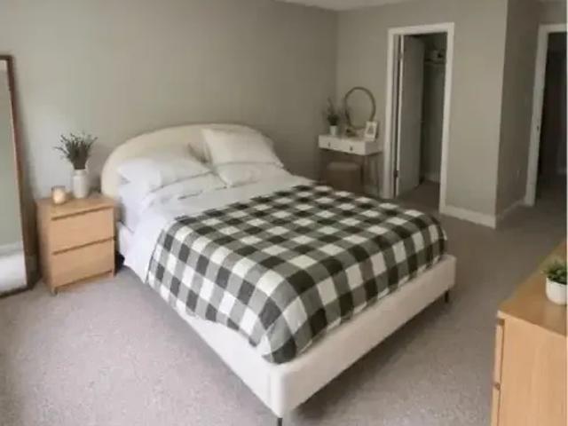 4 Bedroom Townhouse Kitchener ON 102518858