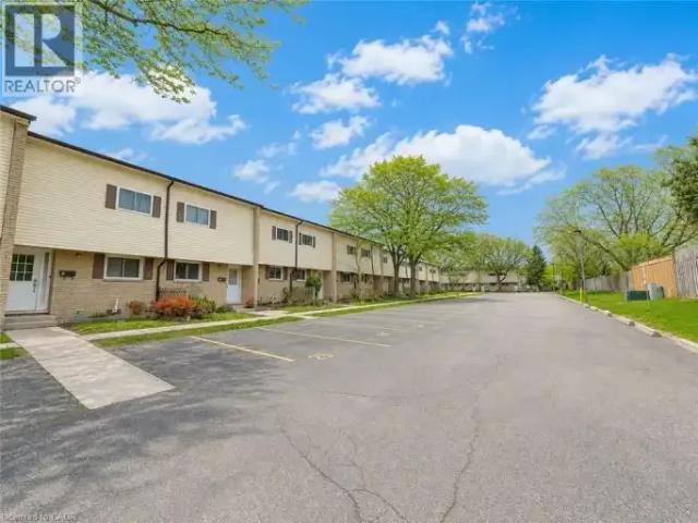 4 Bedroom Townhouse Kitchener ON 103487519