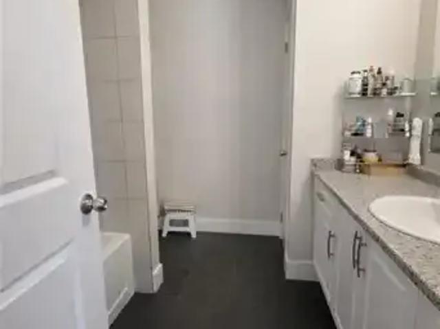 4 Bedroom Townhouse Kitchener ON 103151803