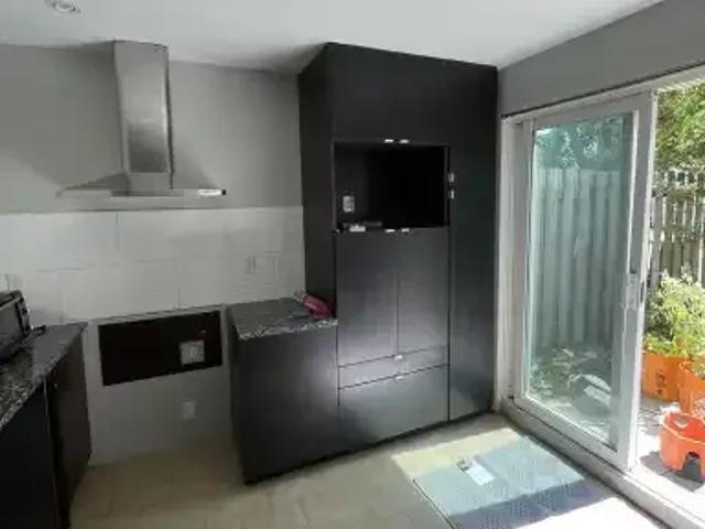 4 Bedroom Townhouse Kitchener ON 104182395