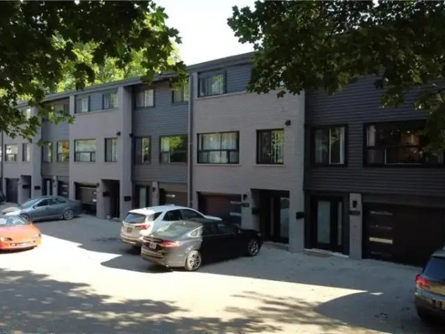 4 Bedroom Townhouse Kitchener ON LS102915230