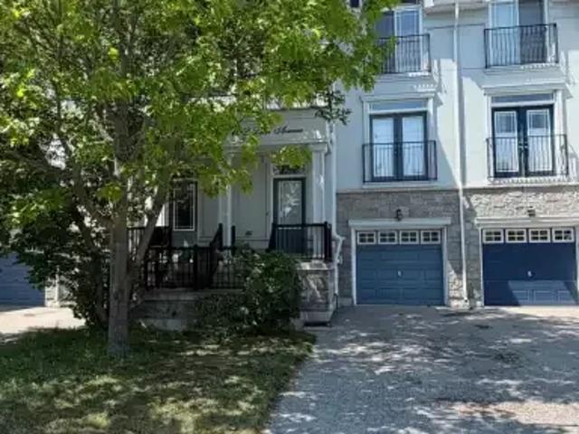 4 Bedroom Townhouse Richmond Hill ON 104224728
