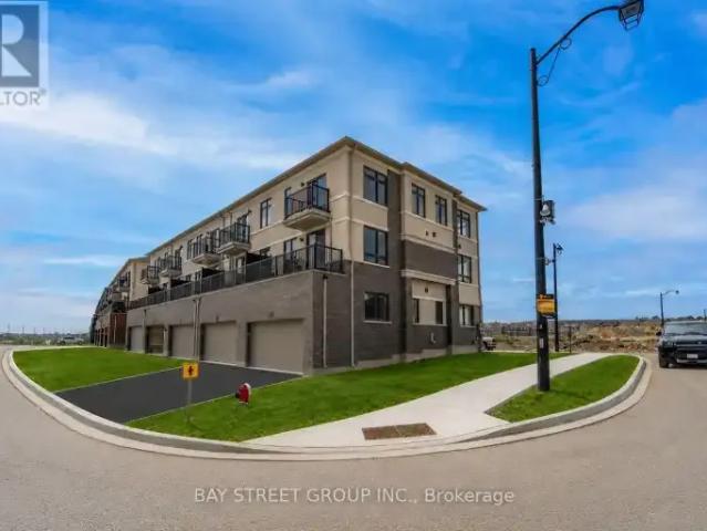 4 Bedroom Townhouse Richmond Hill ON 104563638