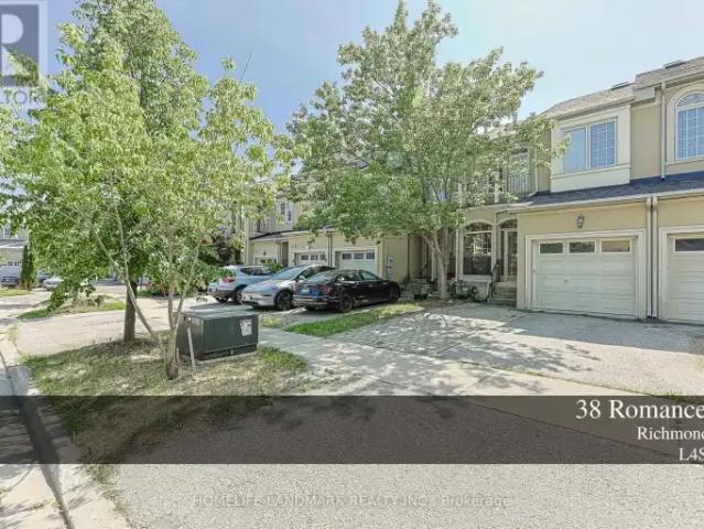 4 Bedroom Townhouse Richmond Hill ON 104794781