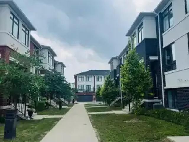 4 Bedroom Townhouse Richmond Hill ON 104940997
