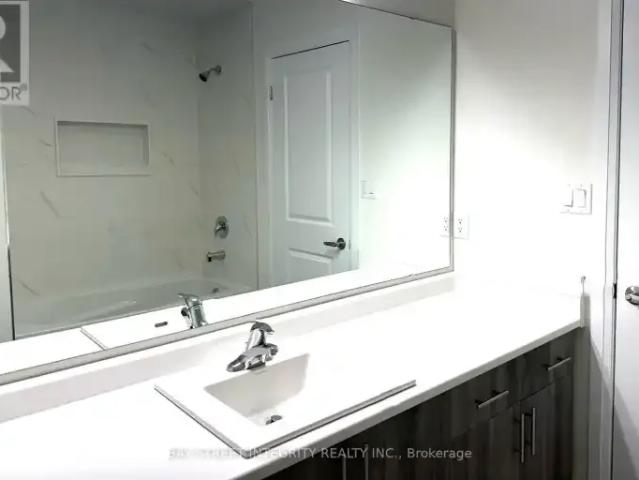 4 Bedroom Townhouse Richmond Hill ON 102143874