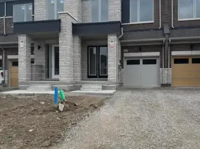 4 Bedroom Townhouse Richmond Hill ON LS102272560