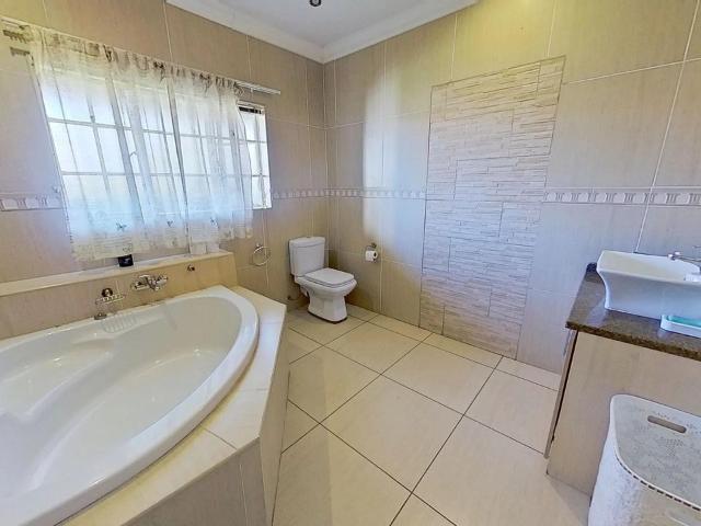4 Bedroom townhouse sectional for sale in Flamwood, Klerksdorp