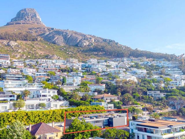 4 Bedroom townhouse sectional for sale in Fresnaye, Cape Town