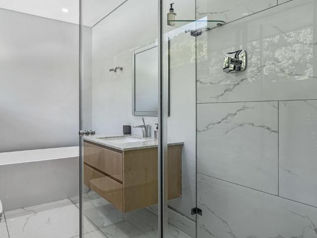 4 Bedroom townhouse sectional for sale in Fresnaye, Cape Town