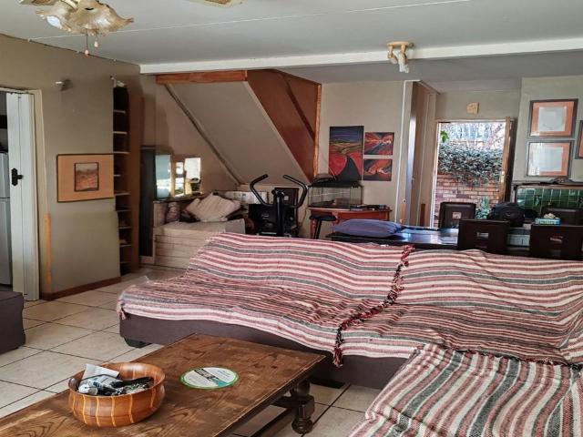 4 Bedroom townhouse sectional for sale in Pellissier, Bloemfontein