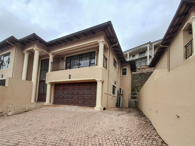 4 Bedroom Townhouse To Let in La Lucia