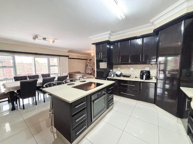 4 Bedroom Townhouse To Let in Mount Edgecombe