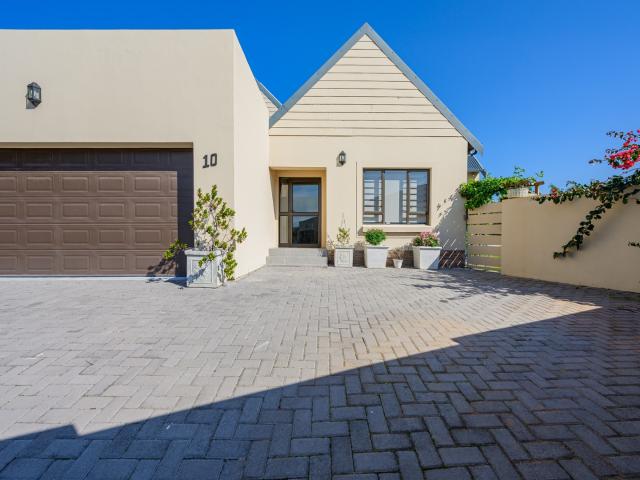 4 Bedroom Townhouse To Rent in Lorraine