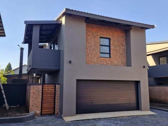 4 Bedroom Townhouse to Rent in Lynnwood