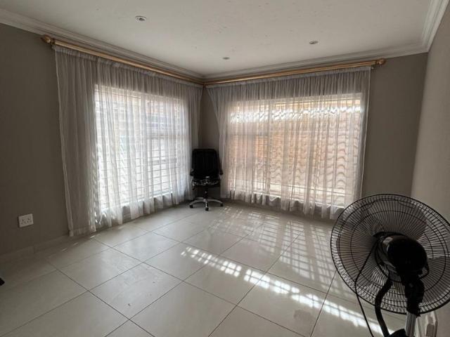 4 Bedroom Townhouse To Rent in Meyersdal