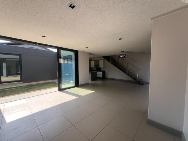 4 Bedroom Townhouse To Rent in Waterkloof Ridge