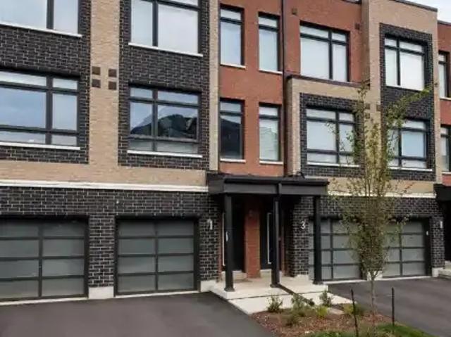 4 Bedroom Townhouse Vaughan ON 103569228