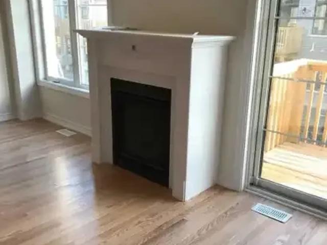4 Bedroom Townhouse Vaughan ON LS103091739