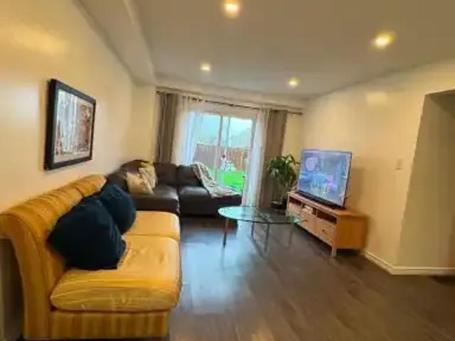 4 Bedroom Townhouse Welland ON 103322817