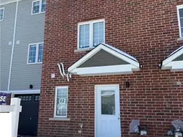 4 Bedroom Townhouse Welland ON LS101877942