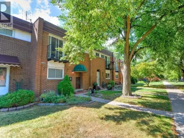 4 Bedroom Townhouse Windsor ON 105048016