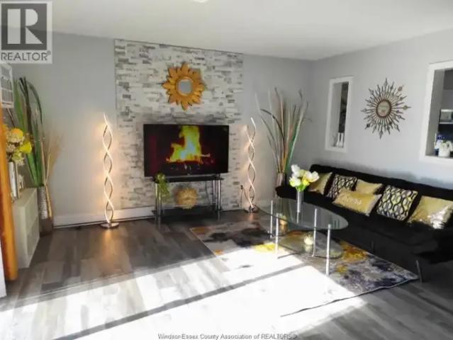4 Bedroom Townhouse Windsor ON 102752812