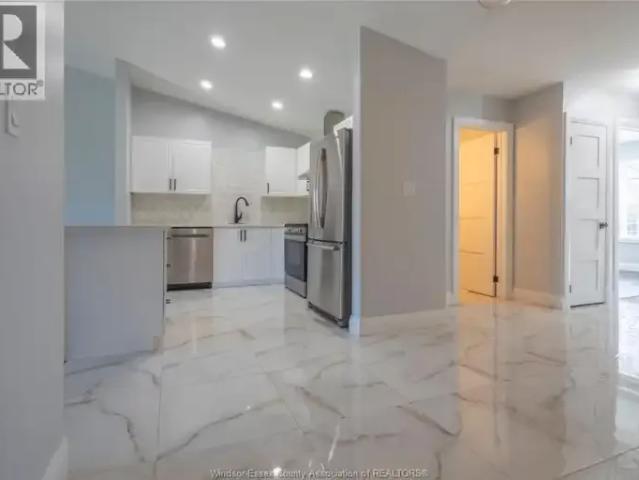 4 Bedroom Townhouse Windsor ON LS102339283