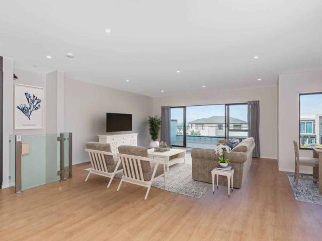 4 bedroom townhouse with 3 bathrooms