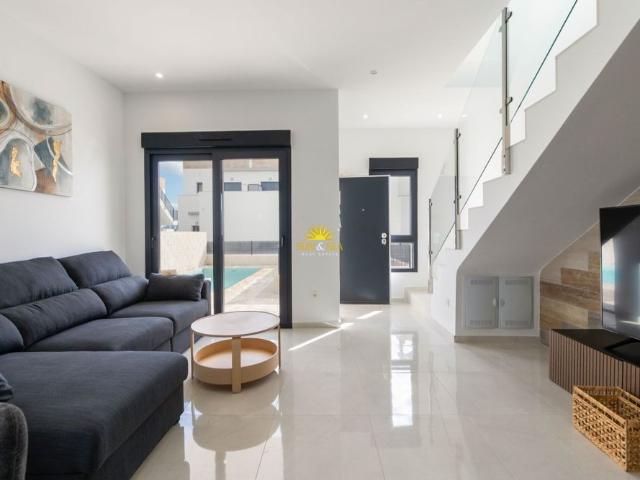 4 BEDROOM VILLA FOR RENT IN POLOP ALICANTE