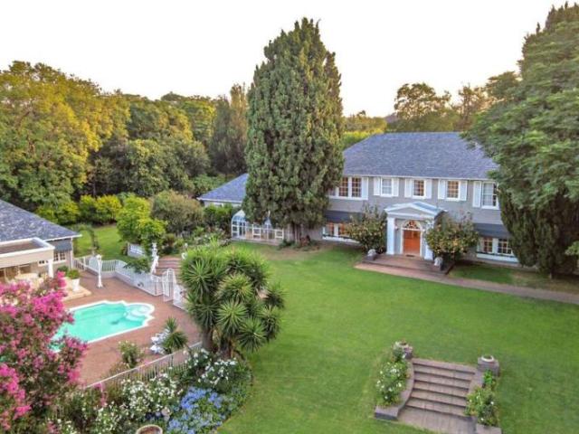 4 Bedroom Villa Johannesburg Johannesburg 102630526