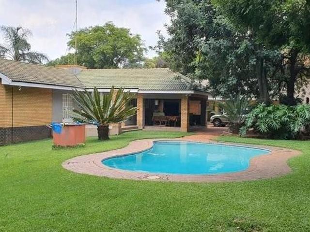 4 Bedroom Villa Shere Pretoria 85786092
