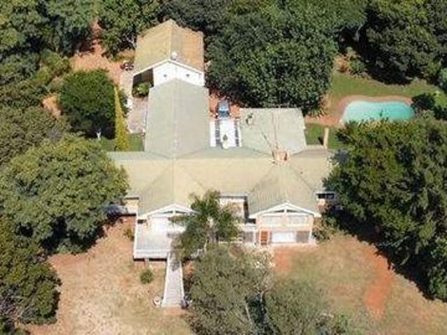 4 Bedroom Villa Shere Pretoria 97113035