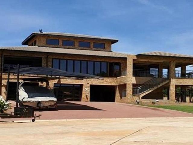 4 Bedroom Villa Vanderbijlpark Gauteng 87560423