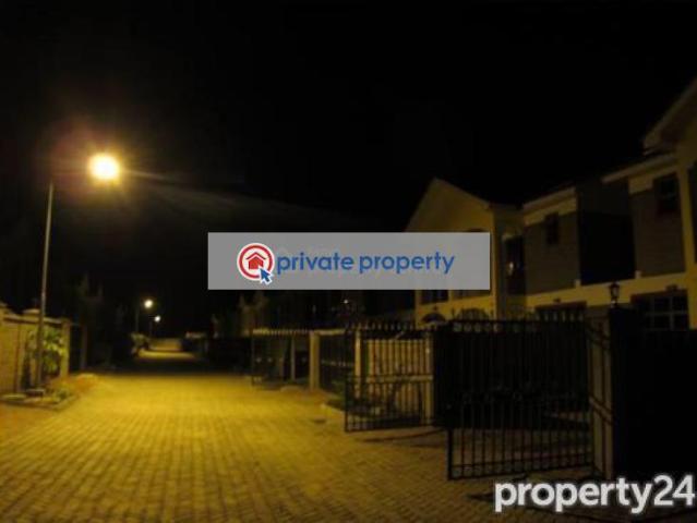 4 Bedrooms Maisonette Sq