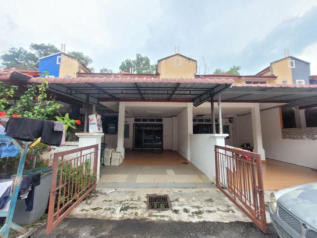 4 BEDROOMS NON BUMI 2 Storey Terrace Bandar Springhill Lukut