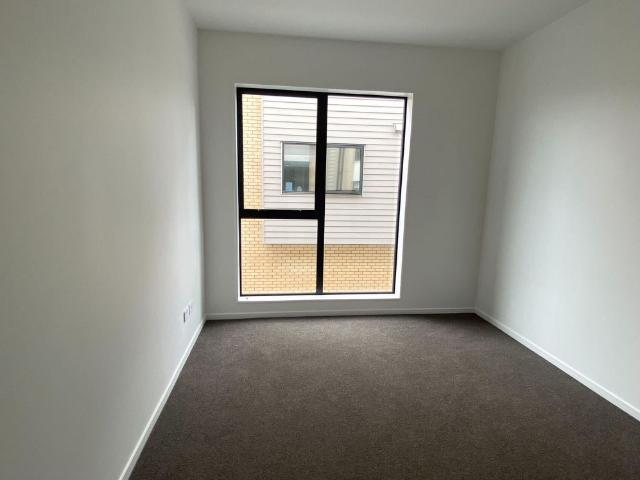 4 Bedrooms on Sinton Rd